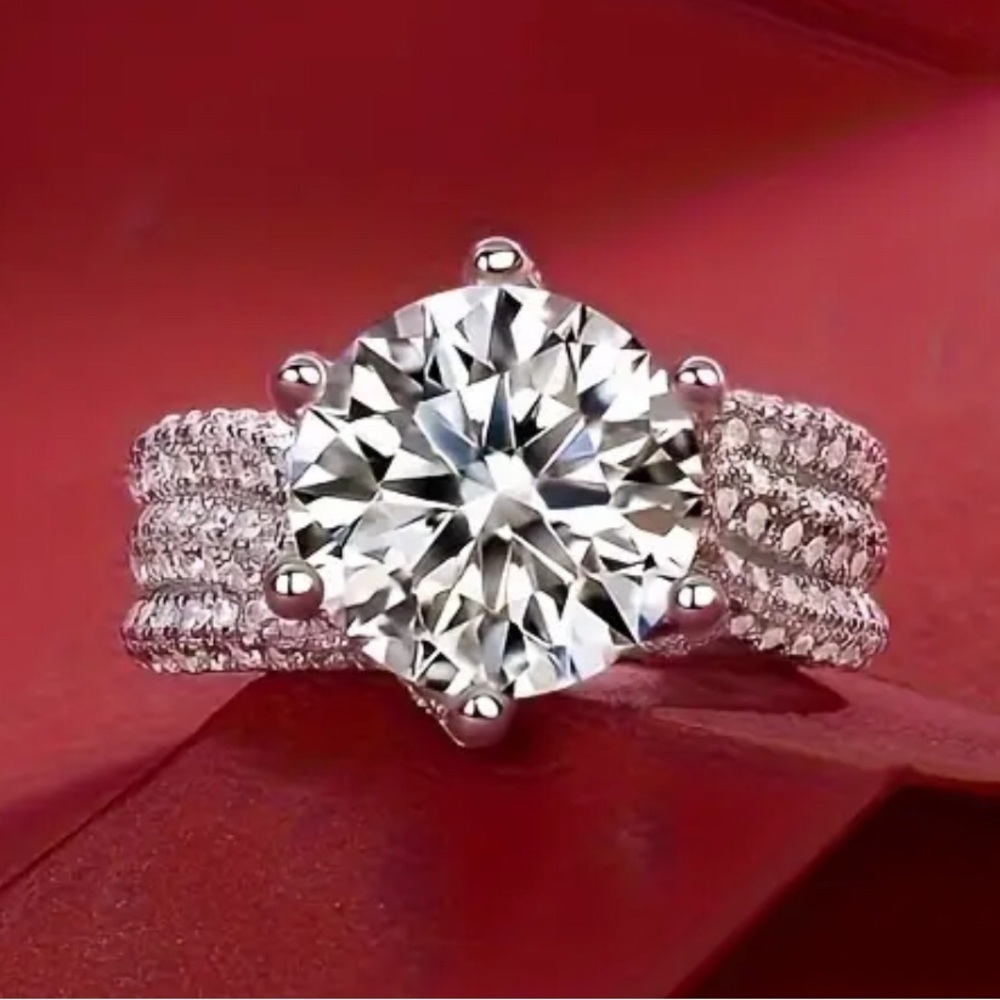 Stunning Size 9,  5 Carat Moissanite Ring S925 - Picture 7 of 12